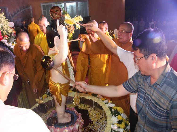 Trang nghiêm lễ Phật đản tại Trụ sở Ban Trị sự Phật giáo tỉnh Quảng Ninh 