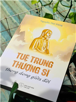Sách hay: Tuệ Trung Thượng Sĩ - thong dong giữa đời
