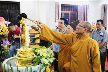 Trang nghiêm lễ Phật đản tại Trụ sở Ban Trị sự Phật giáo tỉnh Quảng Ninh